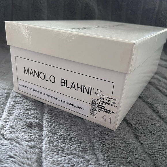 Manolo Blahnik Green Patent Kitten Heels - Picture 8 of 9